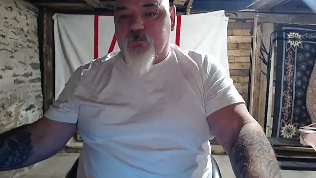 Newfiesausage1972 online show from January 16, 9:57 am