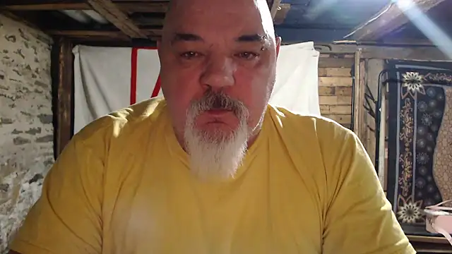 Newfiesausage1972 online show from January 18, 7:56 am