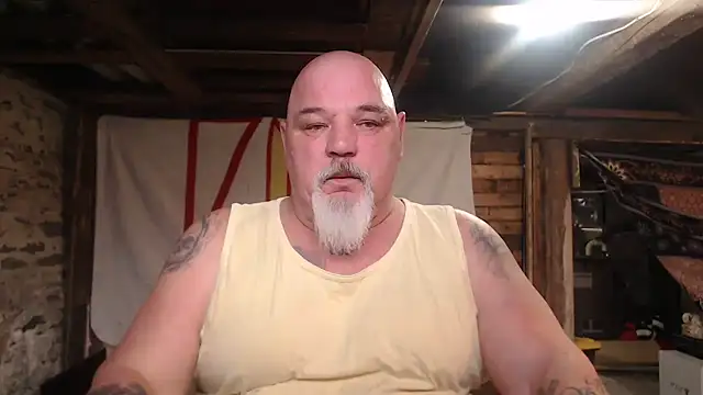 Newfiesausage1972 online show from March 18, 9:51 pm