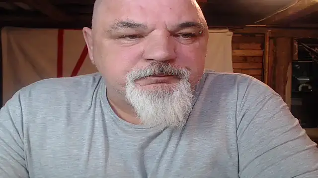 Newfiesausage1972 online show from March 22, 9:07 pm