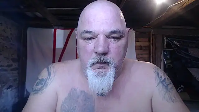 Newfiesausage1972 online show from March 24, 3:28 pm