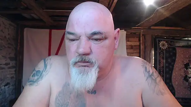 Newfiesausage1972 online show from March 27, 11:32 am