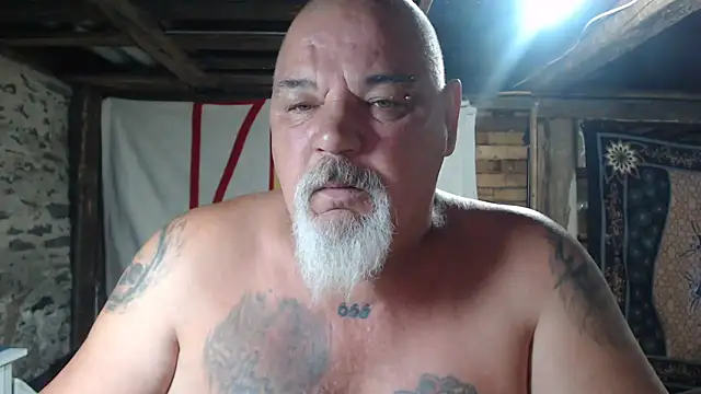 Newfiesausage1972 online show from June 15, 9:11 am
