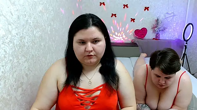 BeckyAndHellen online show from February 5, 10:01 pm