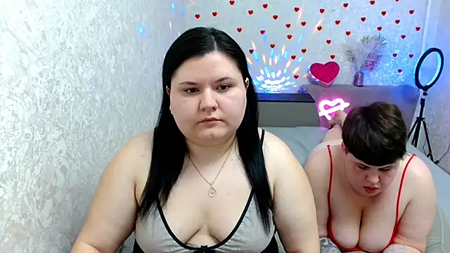 BeckyAndHellen online show from February 18, 7:52 pm