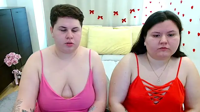 BeckyAndHellen online show from November 1, 10:17 am