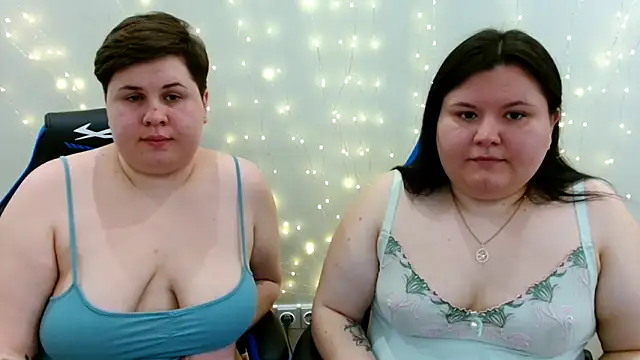 BeckyAndHellen online show from March 27, 11:21 am