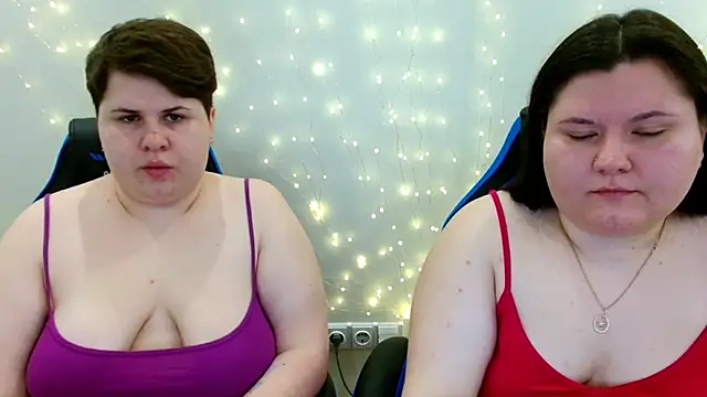 Snapshot of BeckyAndHellen chatting on March 28, 12:05 pm BeckyAndHellen online show from March 28, 12:05 pm