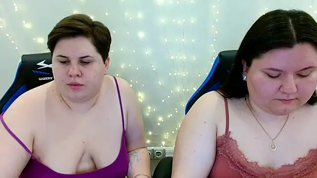 Snapshot of BeckyAndHellen chatting on April 4, 10:35 am BeckyAndHellen online show from April 4, 10:35 am