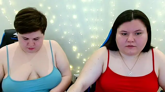 Snapshot of BeckyAndHellen chatting on April 5, 11:40 am BeckyAndHellen online show from April 5, 11:40 am