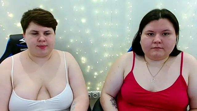 Snapshot of BeckyAndHellen chatting on April 6, 11:00 am BeckyAndHellen online show from April 6, 11:00 am