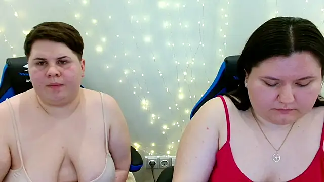 Snapshot of BeckyAndHellen chatting on April 7, 9:59 pm BeckyAndHellen online show from April 7, 9:59 pm