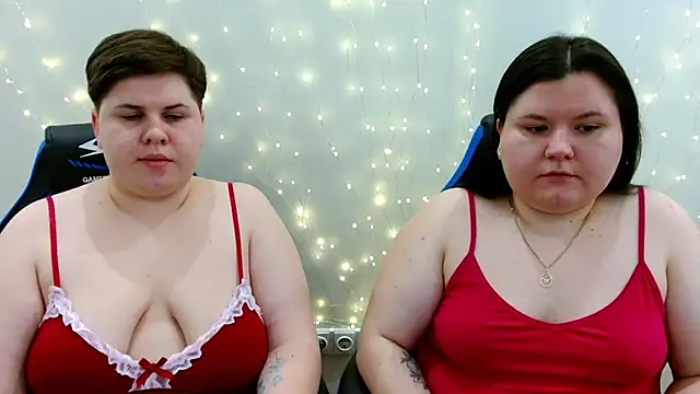 Snapshot of BeckyAndHellen chatting on April 8, 5:24 pm BeckyAndHellen online show from April 8, 5:24 pm