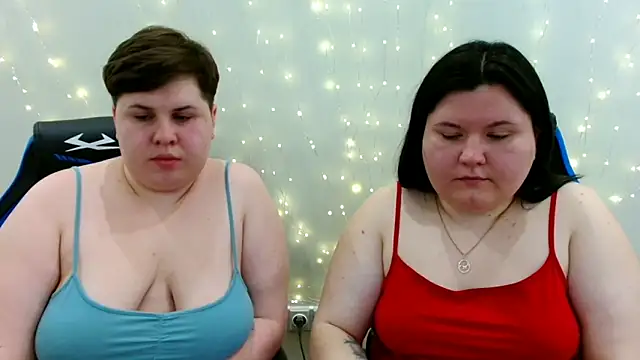 Snapshot of BeckyAndHellen chatting on April 12, 11:15 am BeckyAndHellen online show from April 12, 11:15 am