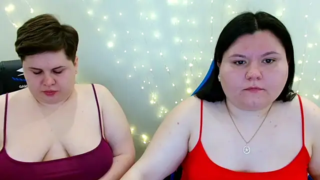 Snapshot of BeckyAndHellen chatting on April 15, 4:25 pm BeckyAndHellen online show from April 15, 4:25 pm