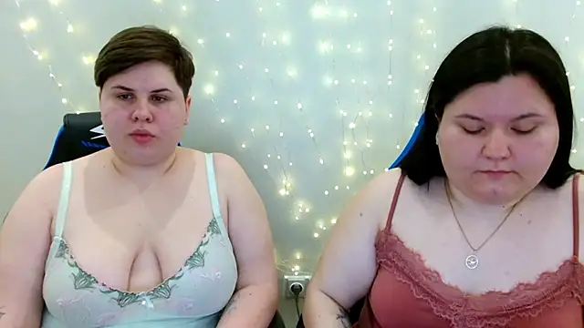 Snapshot of BeckyAndHellen chatting on April 16, 11:55 am BeckyAndHellen online show from April 16, 11:55 am