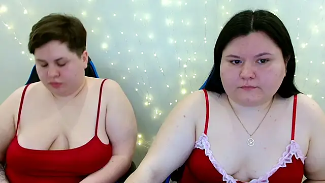 Snapshot of BeckyAndHellen chatting on April 17, 12:30 pm BeckyAndHellen online show from April 17, 12:30 pm
