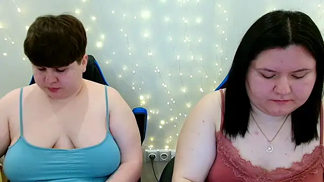 Snapshot of BeckyAndHellen chatting on April 24, 9:45 am BeckyAndHellen online show from April 24, 9:45 am