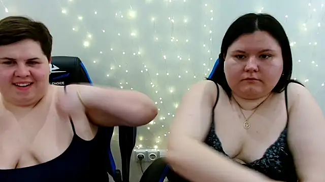 Snapshot of BeckyAndHellen chatting on April 27, 10:08 pm BeckyAndHellen online show from April 27, 10:08 pm