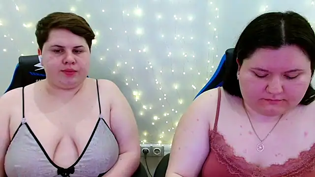Snapshot of BeckyAndHellen chatting on April 29, 7:53 pm BeckyAndHellen online show from April 29, 7:53 pm
