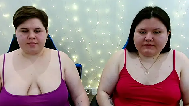 Snapshot of BeckyAndHellen chatting on April 30, 12:33 pm BeckyAndHellen online show from April 30, 12:33 pm