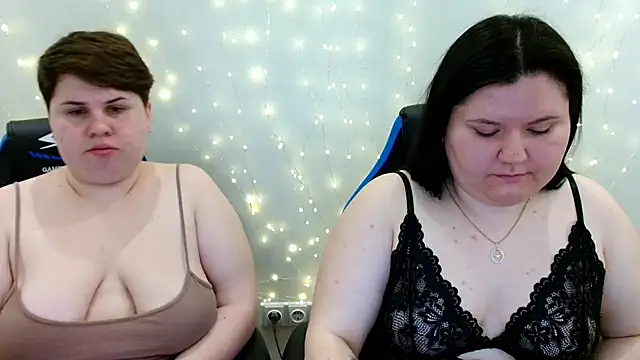 Snapshot of BeckyAndHellen chatting on May 1, 8:41 am BeckyAndHellen online show from May 1, 8:41 am