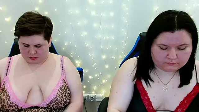 Snapshot of BeckyAndHellen chatting on May 1, 9:08 pm BeckyAndHellen online show from May 1, 9:08 pm