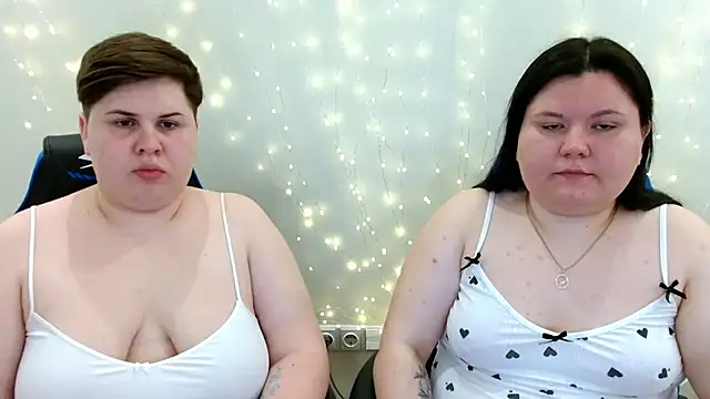 Snapshot of BeckyAndHellen chatting on May 12, 10:56 am BeckyAndHellen online show from May 12, 10:56 am