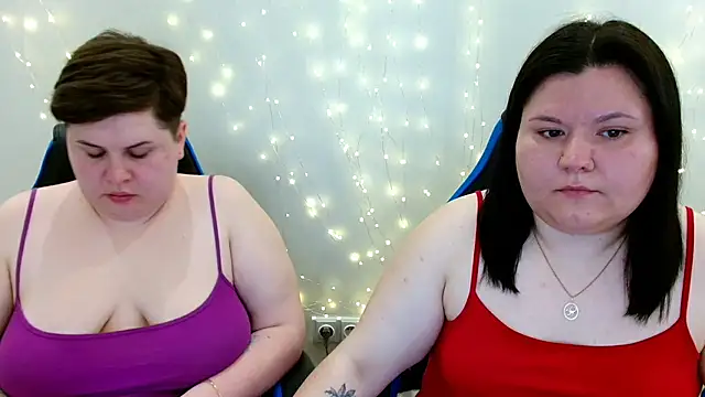 Snapshot of BeckyAndHellen chatting on May 17, 10:11 am BeckyAndHellen online show from May 17, 10:11 am