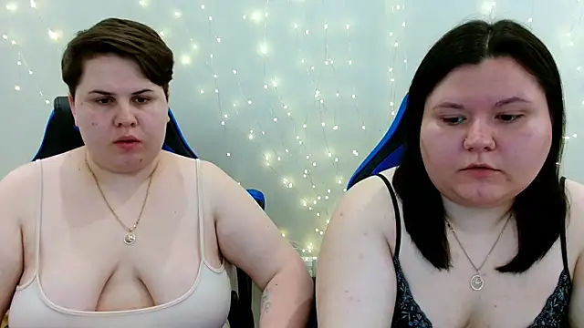 Snapshot of BeckyAndHellen chatting on May 28, 10:23 am BeckyAndHellen online show from May 28, 10:23 am