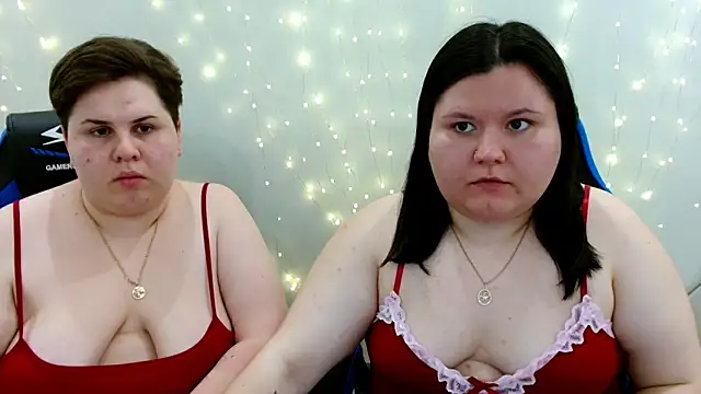 Snapshot of BeckyAndHellen chatting on May 29, 3:43 pm BeckyAndHellen online show from May 29, 3:43 pm