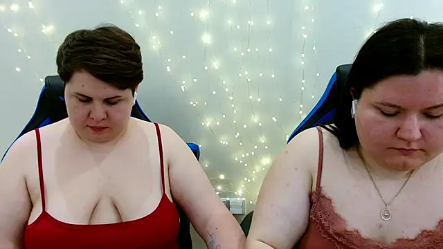 Snapshot of BeckyAndHellen chatting on June 2, 9:17 pm BeckyAndHellen online show from June 2, 9:17 pm