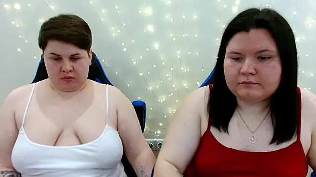 Snapshot of BeckyAndHellen chatting on June 12, 10:36 am BeckyAndHellen online show from June 12, 10:36 am