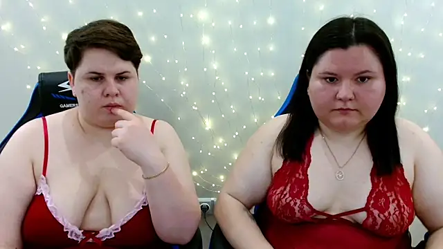 Snapshot of BeckyAndHellen chatting on June 17, 10:17 am BeckyAndHellen online show from June 17, 10:17 am