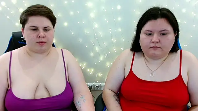 Snapshot of BeckyAndHellen chatting on July 22, 10:29 am BeckyAndHellen online show from July 22, 10:29 am