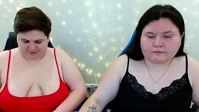 Snapshot of BeckyAndHellen chatting on July 23, 12:25 pm BeckyAndHellen online show from July 23, 12:25 pm