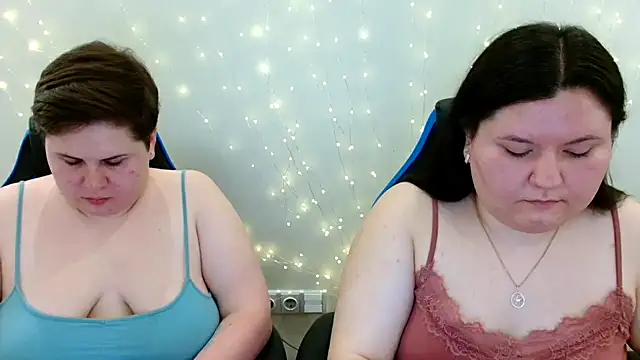 Snapshot of BeckyAndHellen chatting on July 28, 8:54 am BeckyAndHellen online show from July 28, 8:54 am
