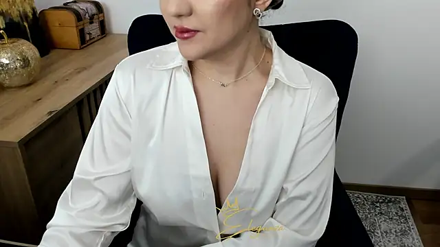 Snapshot of EnygmaVane chatting on December 15, 5:12 am EnygmaVane online show from December 15, 5:12 am