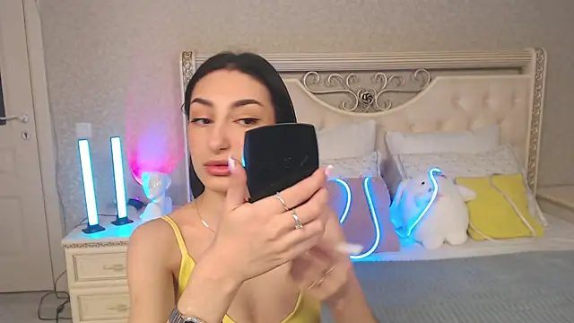 Lina Robbins online show from March 13, 12:39 am