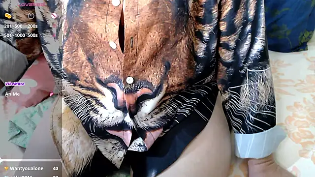 Snapshot of RoseStarr chatting on October 13, 2:33 am RoseStarr online show from October 13, 2:33 am