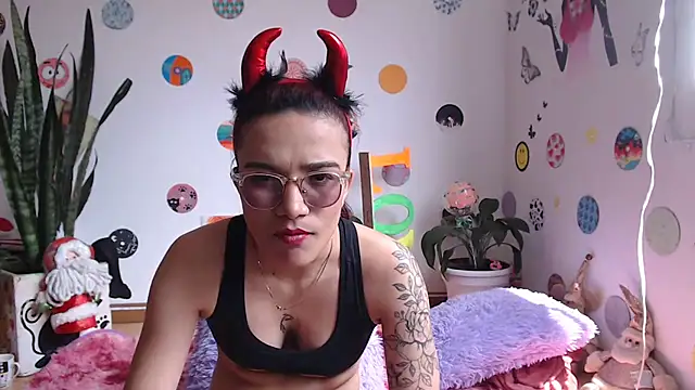 Yaumiko online show from December 10, 5:00 pm