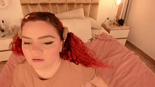 Snapshot of Twwiiggy chatting on February 3, 11:05 pm Twwiiggy online show from February 3, 11:05 pm