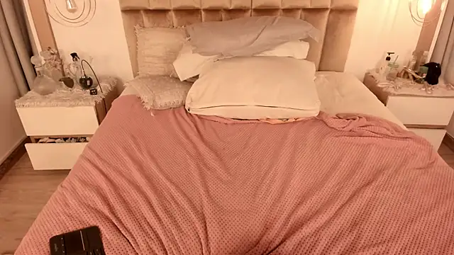 Snapshot of Twwiiggy chatting on February 11, 2:14 am Twwiiggy online show from February 11, 2:14 am