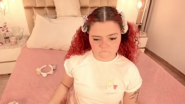 Snapshot of Twwiiggy chatting on February 14, 8:37 pm Twwiiggy online show from February 14, 8:37 pm