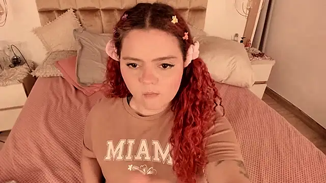 Snapshot of Twwiiggy chatting on February 21, 3:01 am Twwiiggy online show from February 21, 3:01 am