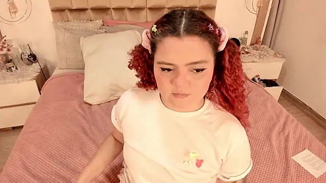 Snapshot of Twwiiggy chatting on February 21, 11:10 pm Twwiiggy online show from February 21, 11:10 pm