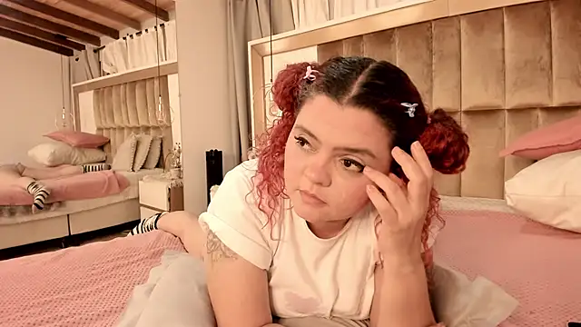 Snapshot of Twwiiggy chatting on February 22, 11:13 pm Twwiiggy online show from February 22, 11:13 pm