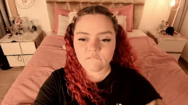 Snapshot of Twwiiggy chatting on February 26, 8:22 pm Twwiiggy online show from February 26, 8:22 pm