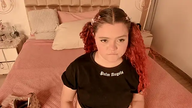 Snapshot of Twwiiggy chatting on February 27, 8:20 pm Twwiiggy online show from February 27, 8:20 pm