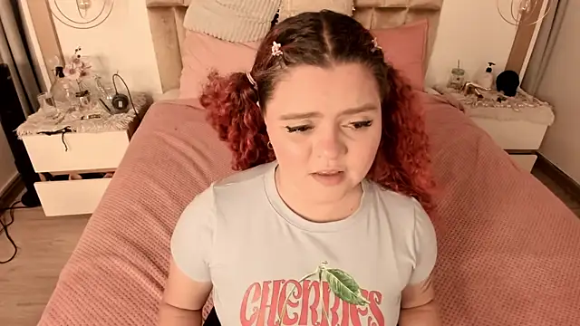 Snapshot of Twwiiggy chatting on February 28, 8:07 pm Twwiiggy online show from February 28, 8:07 pm